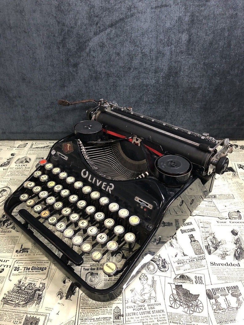 Antique Oliver portable typewriter, vintage, 1930s, black colour image 8