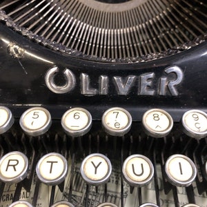 Antique Oliver portable typewriter, vintage, 1930s, black colour image 9