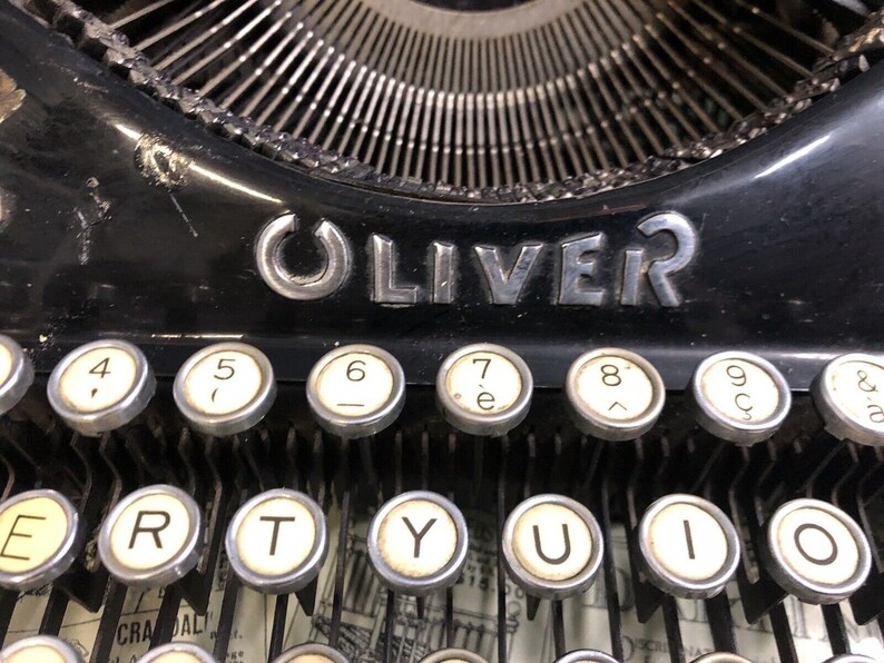 Antique Oliver portable typewriter, vintage, 1930s, black colour image 9