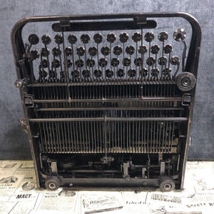Antique Oliver portable typewriter, vintage, 1930s, black colour image 5