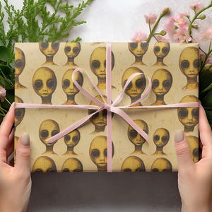 Vintage Alien Wrapping Papers, Sci-Fi Gift Wrap, Weird Vintage Gift Wrap, Gag Gift, Alien Birthday Present Wrap, Funny UFO Wrapping Papers