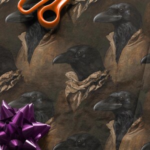 Carta da regalo aristocratica con corvo, carta da regalo con divertente dipinto rinascimentale di corvo, regalo con arte di animali eccentrici, carta da regalo con meme di corvo, regalo scherzoso