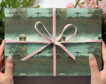Old Photo Of Alien Wrapping Papers, UFO Beliver Gifts, Gag Gift, Conspiracy Gift Wrap, UFO Wrapping Papers, Funny Alien Lover Gift Wraps