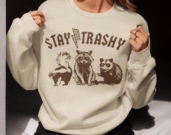 Stay Trashy Sweatshirt, Animal Meme Sweatshirt, Possum, Wasbeer en Skunk Sweatshirt, grappig retro Sweatshirt, Opossum Sweatshirt, Gag Gift