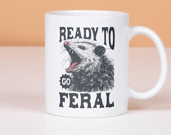 Tazza Feral Ready To Go, Tazza Opossum Divertente, Regalo per gli amanti degli opossum, Tazza Opossum Arrabbiato, Tazza Opossum, Regalo per gli amanti degli opossum, Tazza Meme Animale, Regalo Gag