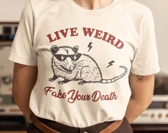 Lustiges Retro Possum Shirt, Live Sonderbar fälschen Ihren Tod Shirt, Retro Tier T-Shirt, lustiges T-Shirt, verrücktes Opossum Shirt, urkomisches Shirt, lustiges T-Shirt