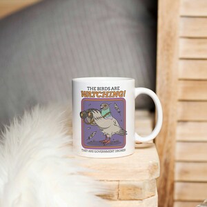 Roliga fåglar är drönare konspirationsteorier mugg, satirisk konspirationskaffekopp, konstig duva mugg, konspirationsgåva, fåglar är inte verkliga bild 3
