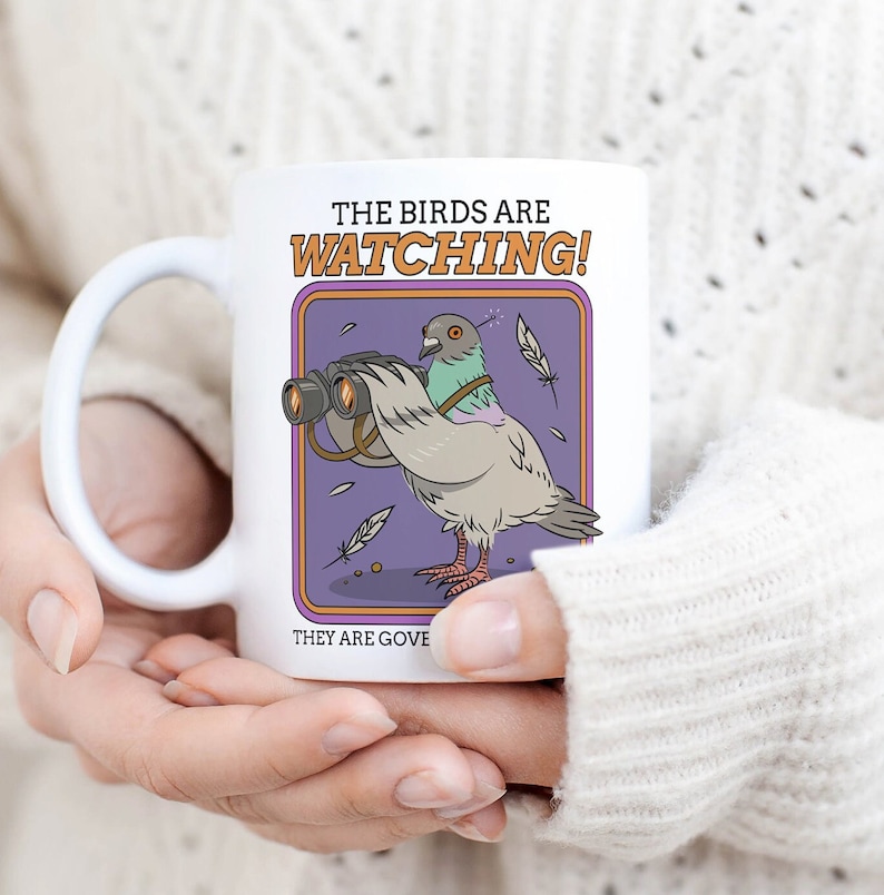 Roliga fåglar är drönare konspirationsteorier mugg, satirisk konspirationskaffekopp, konstig duva mugg, konspirationsgåva, fåglar är inte verkliga bild 2