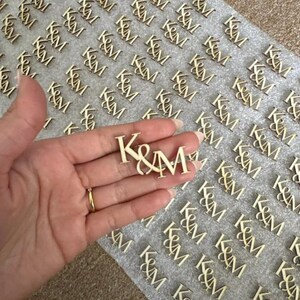 "Engraved acrylic drink tags for wedding, customizable initials for wine glasses."