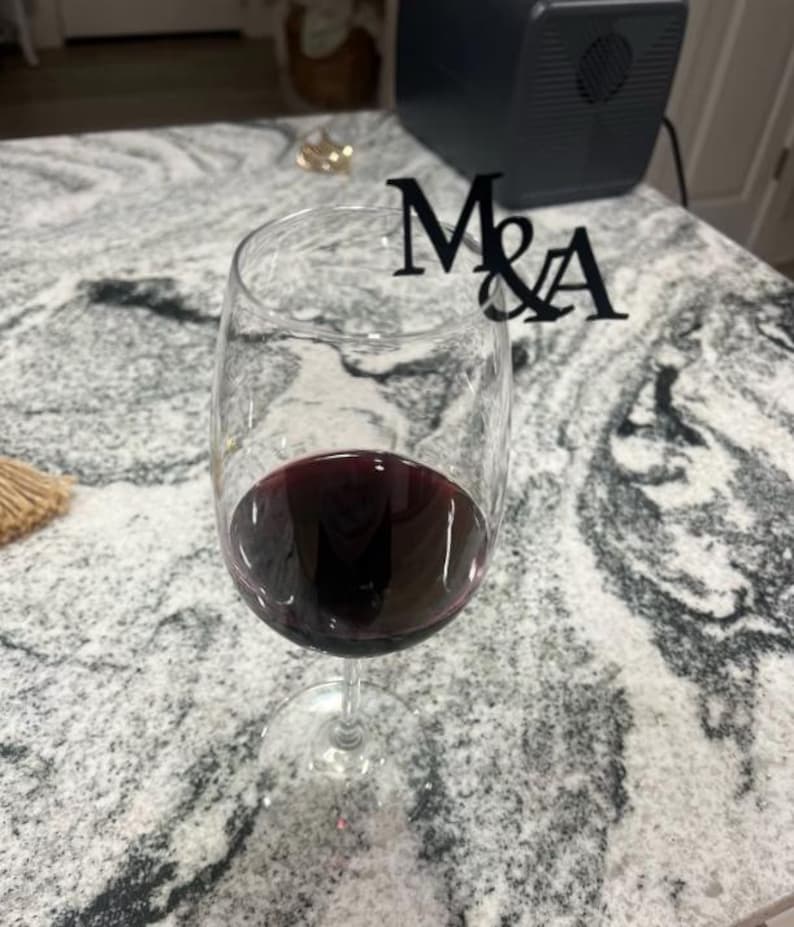 "Stylish wedding drink markers, personalized for a unique touch, 50 or 100 pieces."