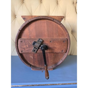 Antik träsmörkärna från 1800-talet med handvev, lantlig rustik inredning