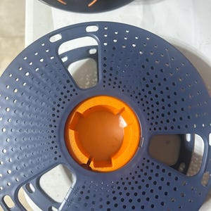 Digitale STL-Datei - Filament-Rollen-Adapter, kompatibel mit Bambu Lab A1 AMS 3D Drucker (Passend für Sunlu 2.480 Spulen mit 3 Steckplätzen auf der A.M.S Seite)