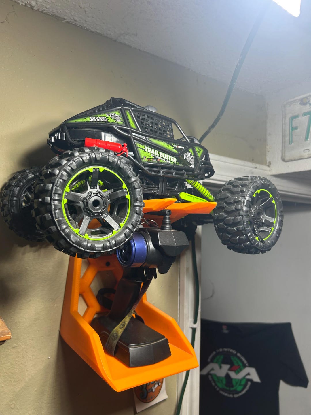 Supporto Da Parete Regolabile Per Esposizione Auto E Camion RC