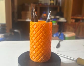 Archivo STL de portaplumas imprimible en 3D: Portalápices moderno (10 x 6,35 cm) – Descarga digital