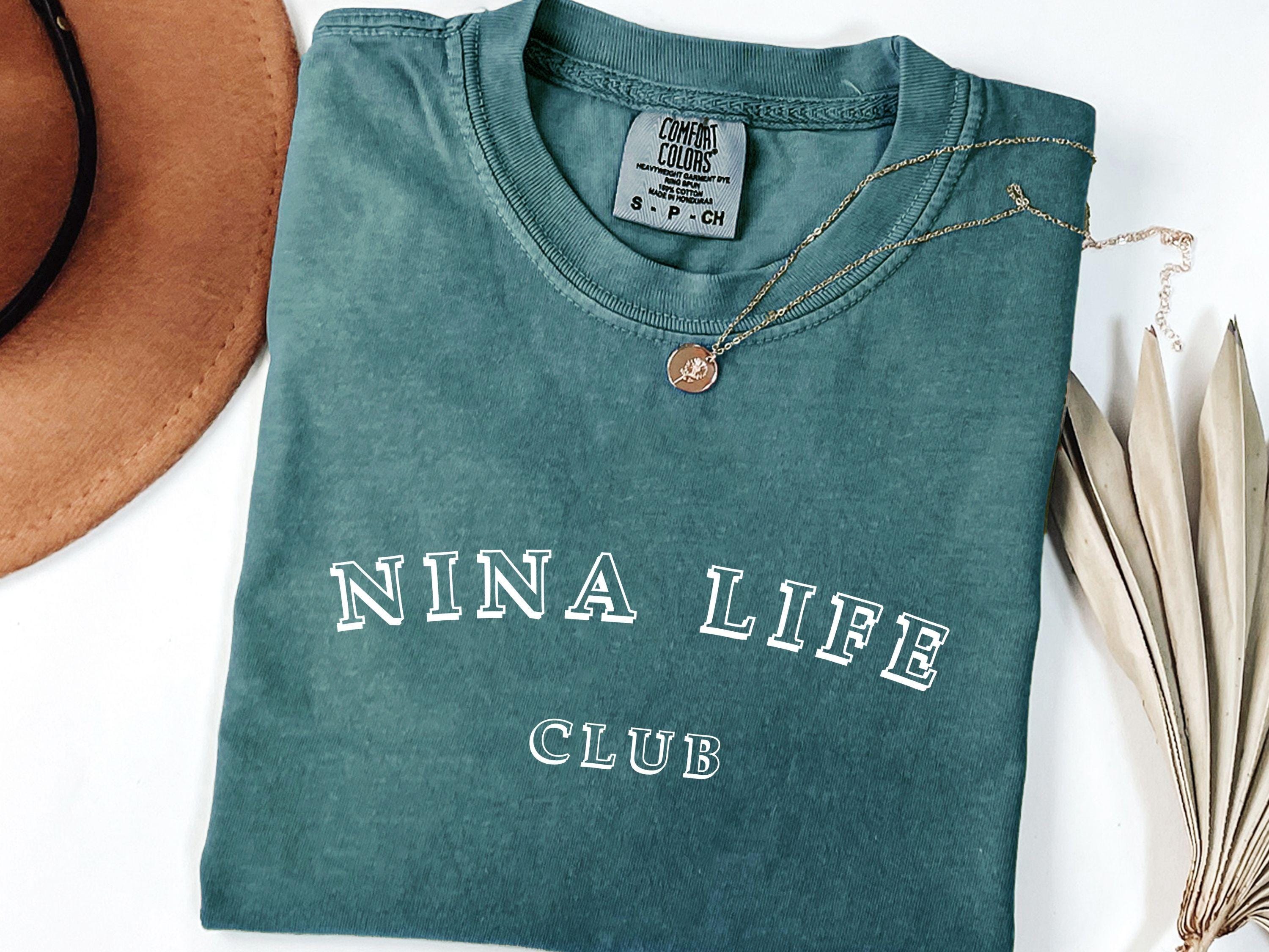 コンフォートカラーズ® ニーナ！ニーナライフクラブシャツ。お気に入り