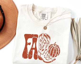 Komfortfärger västerländsk hösttröja, höstvibbar t-shirt, västerländsk cowgirl-stövlar-tröja, höstsäsongströja, retro pumpahösttröja, cowgirl-tröja