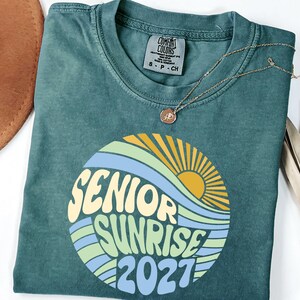 Camiseta Senior Sunrise 2027, camiseta retro Senior 2027, regalo de graduación 2027, camiseta Senior, regalo de graduación de secundaria imagen 7