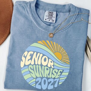 Camiseta Senior Sunrise 2027, camiseta retro Senior 2027, regalo de graduación 2027, camiseta Senior, regalo de graduación de secundaria imagen 4