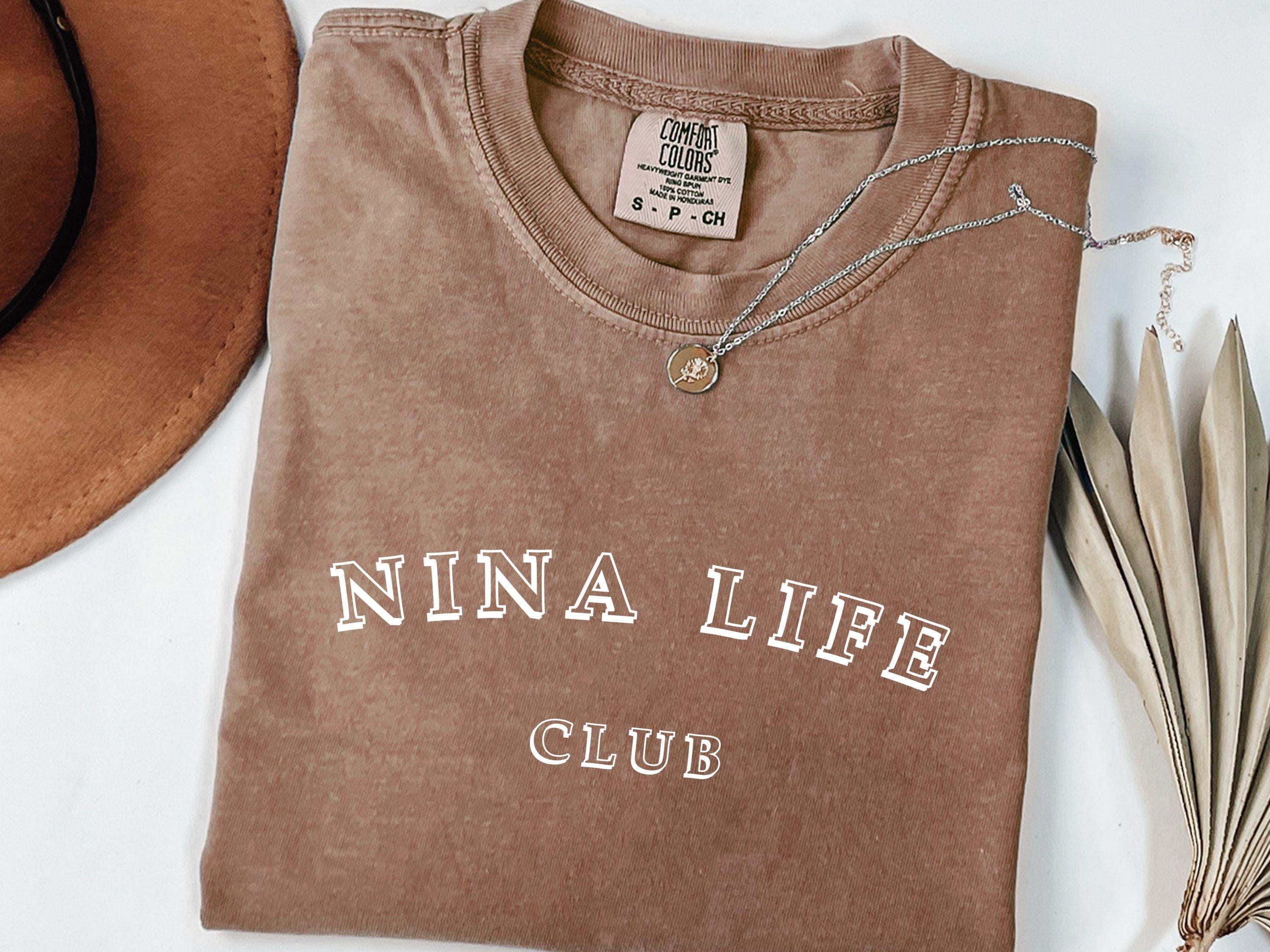 コンフォートカラーズ® ニーナ！ニーナライフクラブシャツ。お気に入り