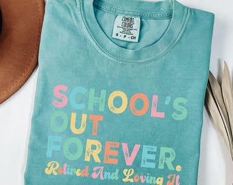 Comfort Colors® Lärarpensionering T-shirt, Schools Out Forever T-shirts, Gåva till lärare pensionering, Pensionerad lärare gåva lärare uppskattning