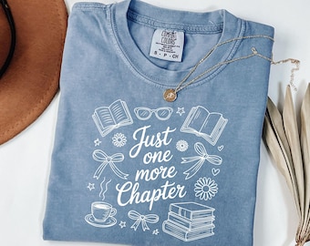 Comfort Colors® Nur noch ein Kapitel Shirt, Buchliebhaber Shirt, Bücher und Kaffee Shirt, Floral Bookish Shirt, Buchclub Shirt, Leser Shirt