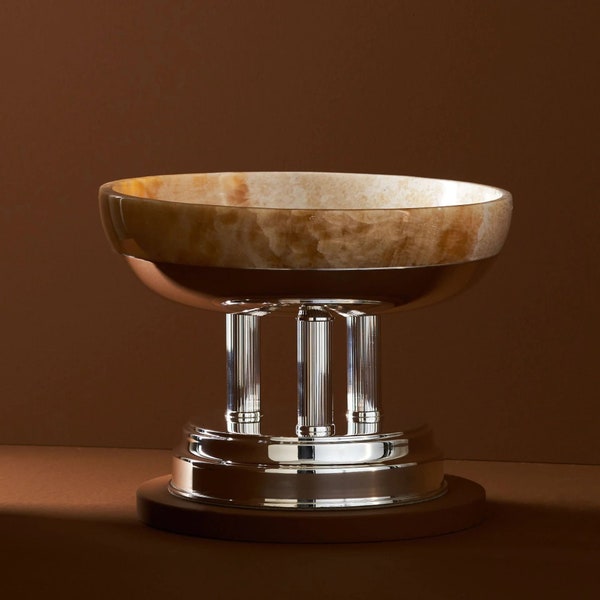 The Footed Marble Presentation Bowl takes its inspiration from Helen of Troy, the most beautiful woman in the world according to Greek myth.