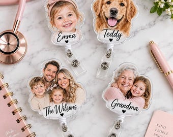 Portatarjetas acrílico personalizado con foto, portatarjetas de identificación con foto de perro personalizado, accesorio adorable para insignias de enfermera, clip retráctil para insignias, regalo con foto de mascota