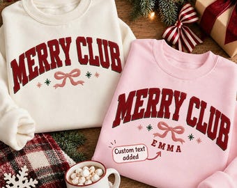Sudadera personalizada Merry Club, sudadera con capucha navideña Pink Bow Coquette, top navideño con nombre personalizado, ropa navideña adorable, camiseta de invierno estilo preppy