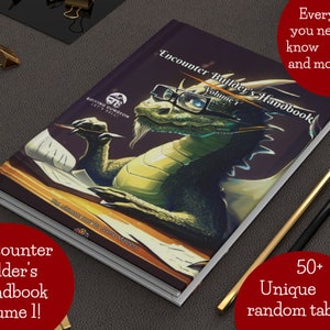 Peut inclure: Un dragon vert portant des lunettes écrit dans un livre intitulé "Manuel du créateur de rencontres, volume 1". La couverture du livre présente également le texte "Driving Dungeon Let's Roll!" et "La ressource ultime pour les maîtres du jeu".