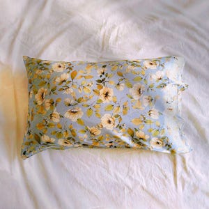 Light Purple Flower Silk Pillowcase – 22MM Mulberry Silk pillowcase with Matching Eye Mask – Luxury  Silk Bedding for New Home Owner