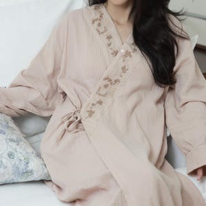 Hand-Embroidered Gauze Cotton Kimono Robe: Lightweight Summer Lounge Wear