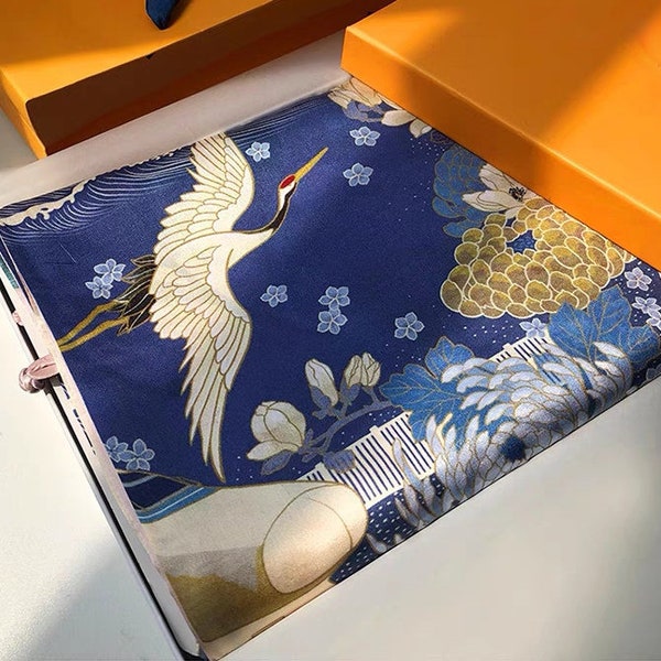 Cadeau pour la fête des mères/Foulard artisanal en soie de la grue chinoise/Foulard unique Boutons Cheongsam/Charme orientale soie du mûrier/Housse en soie/Foulard bleu 175 cm