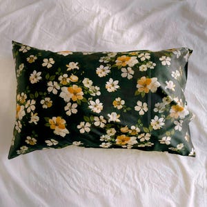Bloesembloemen moerbeizijde kussensloop met zijden oogmasker Cadeauset: luxe zijden beddengoed donkere kleur zijden kussensloop Huid- en haarverzorging