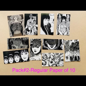 Może przedstawiać: Zestaw 10 czarno-białych kart ilustrowanych z postaciami z mangi grozy Uzumaki. Karty są wydrukowane na zwykłym papierze i przedstawiają r&oacute;żne postacie i sceny z mangi.