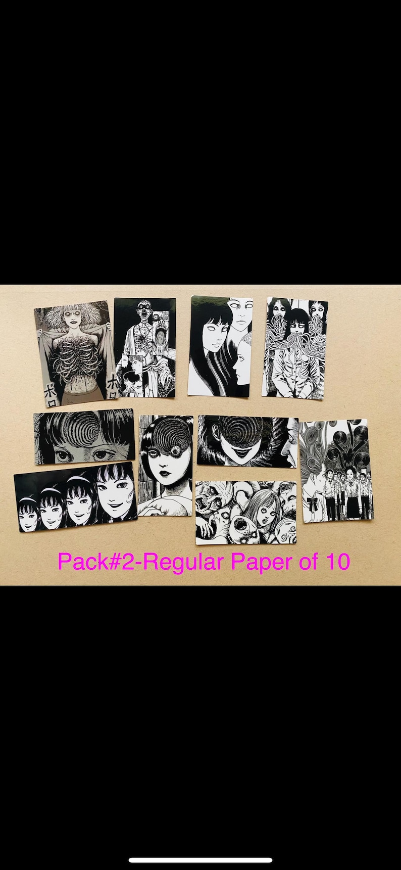 Może przedstawiać: Zestaw 10 czarno-białych kart ilustrowanych z postaciami z mangi grozy Uzumaki. Karty są wydrukowane na zwykłym papierze i przedstawiają r&oacute;żne postacie i sceny z mangi.