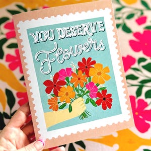 Mostre sua gratidão com um cartão de felicitações com flores artesanais - perfeito para o Dia das Mães, profissionais de saúde e amigos