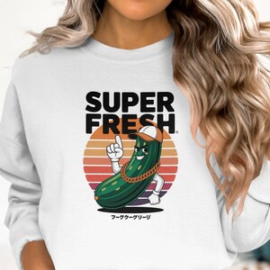 Camiseta súper fresca, camiseta retro funky de pepinillos, camiseta gráfica genial, atuendo divertido de los 80, ropa vegetariana de hip hop, top vintage de dibujos animados