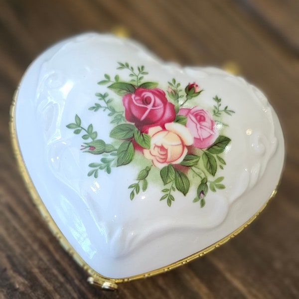 Vintage 1962 Royal Albert Old Country Roses Ceramic Heart Shaped Musical Trinket Jewelry Box