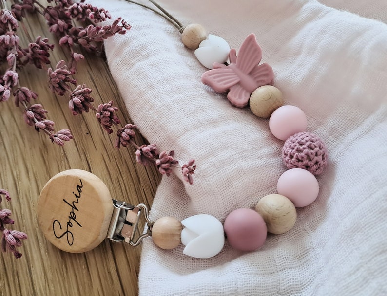 Schnullerkette personalisiert Namen Baby Mädchen Geschenk Geburt Taufe Blume pink Rosa altrosa Schmetterling Reh Hase Bild 1