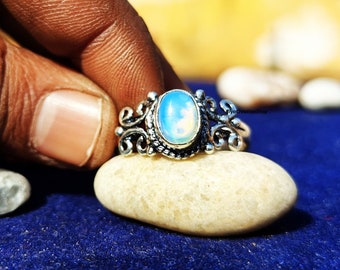 Anello in argento sterling opale bianco, anello opale di fuoco autentico, anello di fidanzamento promesso, anello portafortuna di ottobre, anello impilabile, regalo per le donne.