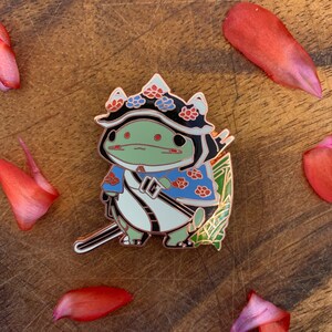 Toad Samurai pin // enamel pin-toad enamel toad samurai enamel pin-toad-samurai pin-toads gift-samurai-japan enamel pin-enamel pin-kawaii