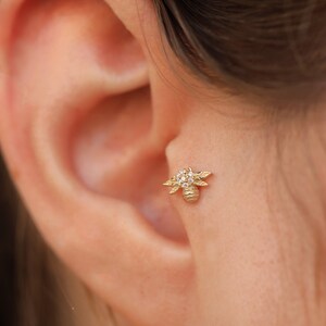 14K Solid Gold Tiny Bee Earring - Real Gold Bee Piercing - Minimalist Tragus Piercing - Cartilage Piercing - Animal Earrings - Gift for Her