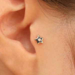 14K massief gouden ster oorbellen met platte achterkant - blauwe ster piercing - tragus piercing - kraakbeen oorbel - gouden hemelsieraden - cadeau voor vrouwen