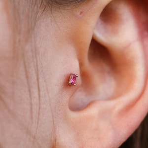 Piercing petite baguette en or massif 14 carats, piercing tragus minimaliste, clou d'oreille en or, piercing d'oreille, piercing du cartilage, piercing hélice