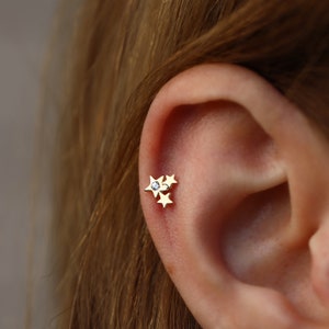 14 kt echt gouden drievoudige steroorbellen - echt gouden kleine sterren oorbellen - sierlijke helixpiercing - traguspiercing voor vrouwen - cadeau voor vrouwen