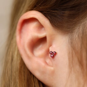 14K Solid Gold Trio Solitaire Piercing, Minimalist Tragus Piercing,Gold Stud Piercing, Stud Ear Piercing, Cartilage Piercing, Helix Piercing