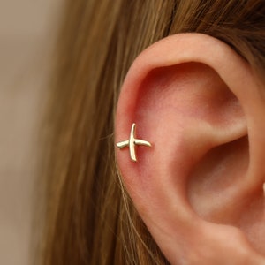 14K massief gouden piercing, minimalistische traguspiercing, gouden stud piercing, stud oor piercing, kraakbeen piercing, helix piercing