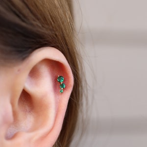 14K Solid Gold Triple Solitaire Piercing, Minimalist Tragus Piercing, Gold Stud Ear Piercing, Cartilage Piercing, Helix Piercing