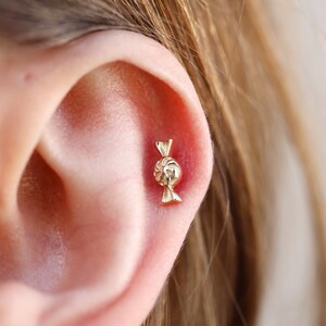 14K massief gouden snoeppiercing - echte gouden snoeppiercing - minimalistische traguspiercing - kraakbeenpiercing - helixpiercing - cadeau voor vrouwen