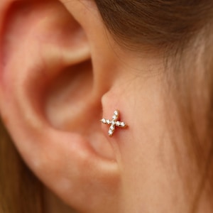 14K Solid Gold Clover Piercing, Minimalist Tragus Piercing, Gold Stud Piercing, Stud Ear Piercing, Cartilage Piercing, Helix Piercing